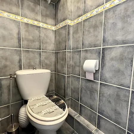 Luminous Cocoon Near The Appartamento Saint-Raphaël